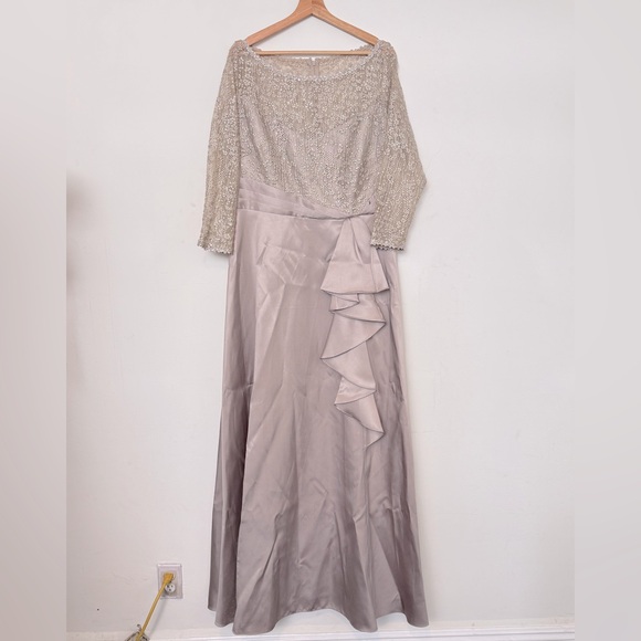 Theia Zola Bateau Mikado Lace Gown - Picture 9 of 9